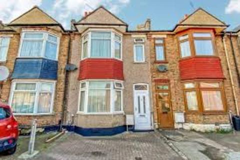 2 bedroom flat to rent, Ley Street, Ilford IG1