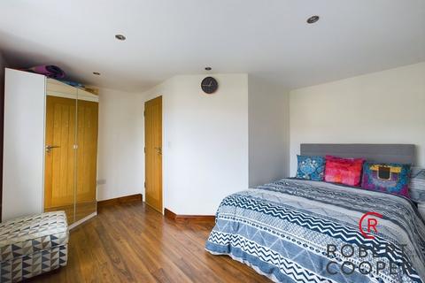 26a Walnut Way, Ruislip, HA4 6TD