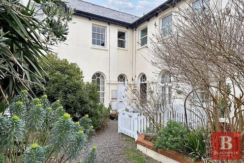 1 bedroom apartment for sale, Well presented 1 bedroom ground floor flat situated in gated residence with communal garden. Great location having...