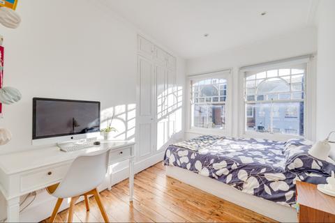 4 bedroom end of terrace house to rent, Oakbury Road, London