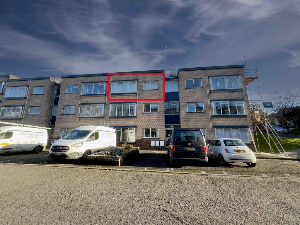 A 2 double bedroom, 2nd floor flat in Long Oaks C