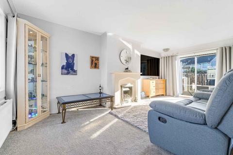 10 Glendale Crescent, Ayr, KA7 3SQ
