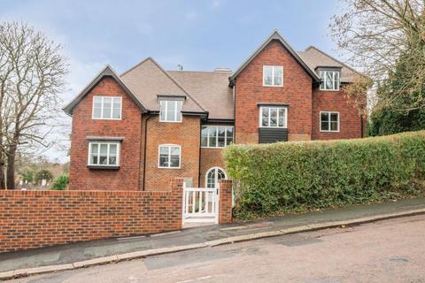 3 bedroom apartment to rent, Grovelands Road, West Purley