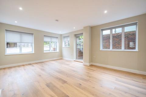 3 bedroom apartment to rent, Grovelands Road, West Purley