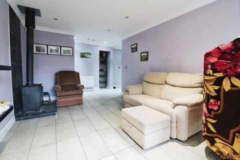 3 bedroom maisonette for sale, Yew Tree Road, East Slough