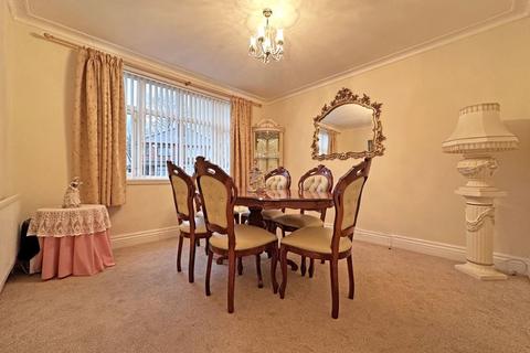 3 bedroom detached house for sale, Queens Road, TIPTON, DY4 8NB