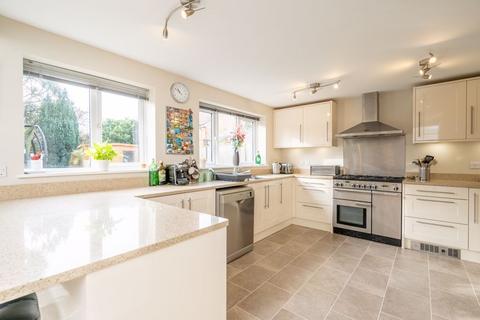 4 bedroom detached house for sale, Aviary Close, Chichester