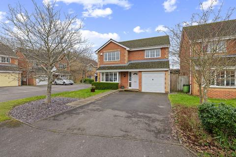 4 bedroom detached house for sale, Aviary Close, Chichester
