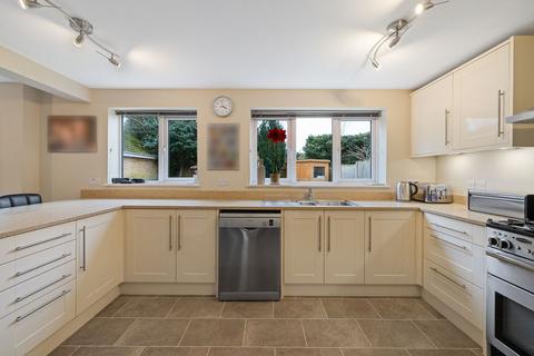 4 bedroom detached house for sale, Aviary Close, Chichester