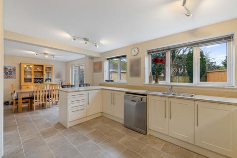 4 bedroom detached house for sale, Aviary Close, Chichester