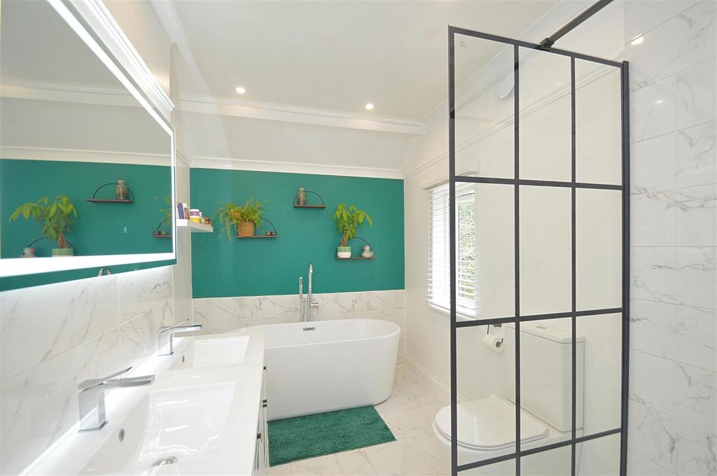 Bathroom2.jpg