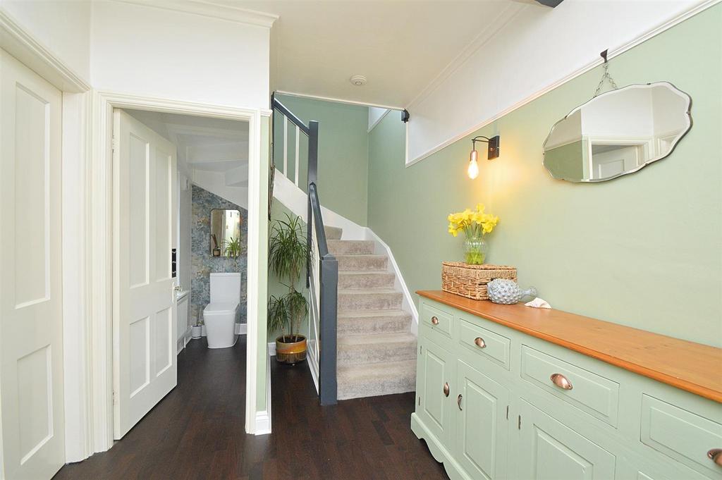 Resized NEWEnt Hall1.jpg