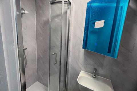 Studio to rent, Northern Avenue, Edmonton, London N9