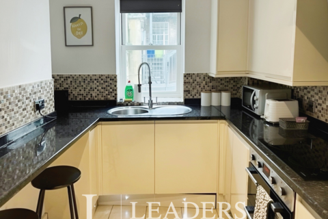 3 bedroom apartment to rent, Market Street