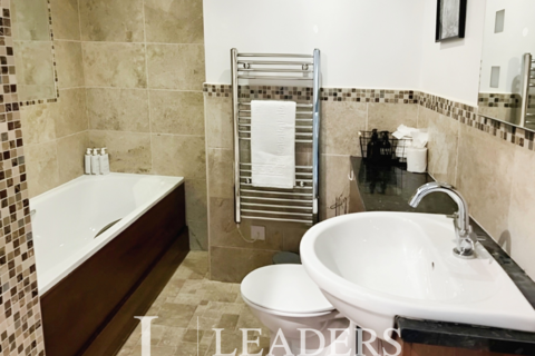 3 bedroom apartment to rent, Market Street