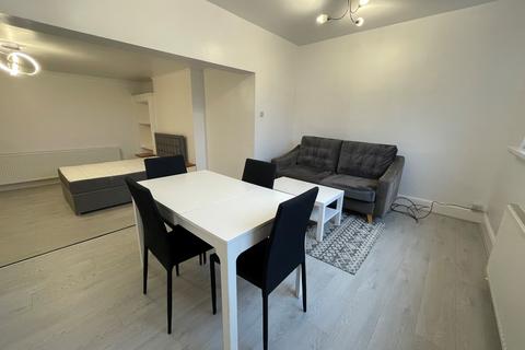 Studio to rent, Palatine Road, M20