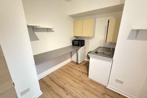 Studio to rent, 10 Colney Hatch Lane, London N10