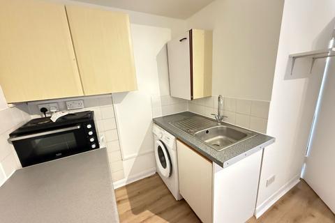 Studio to rent, 10 Colney Hatch Lane, London N10