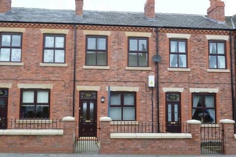 3 bedroom terraced house to rent, Warrington Road, Abram