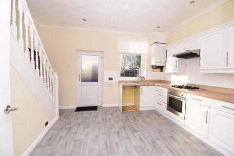 3 bedroom terraced house to rent, Warrington Road, Abram