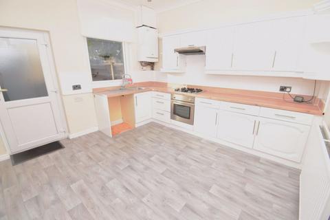 3 bedroom terraced house to rent, Warrington Road, Abram