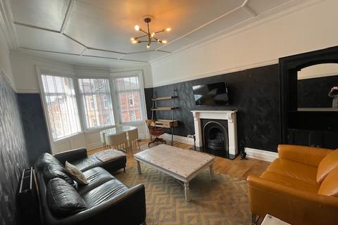 2 bedroom flat to rent, Craigmillar Road, Glasgow G42