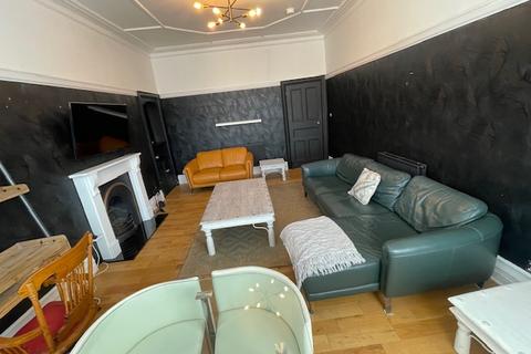 2 bedroom flat to rent, Craigmillar Road, Glasgow G42