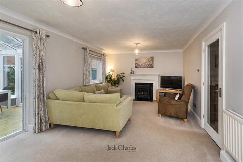 113 Douglas Road, Tonbridge, TN9 2UD