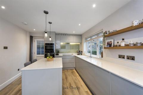 113 Douglas Road, Tonbridge, TN9 2UD