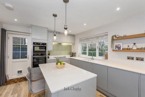113 Douglas Road, Tonbridge, TN9 2UD