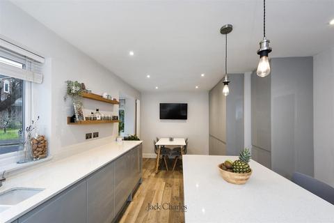113 Douglas Road, Tonbridge, TN9 2UD