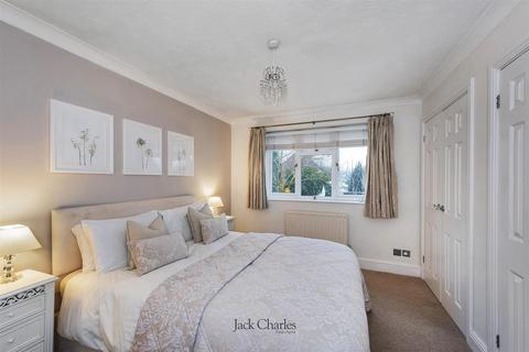 113 Douglas Road, Tonbridge, TN9 2UD