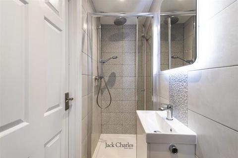 113 Douglas Road, Tonbridge, TN9 2UD