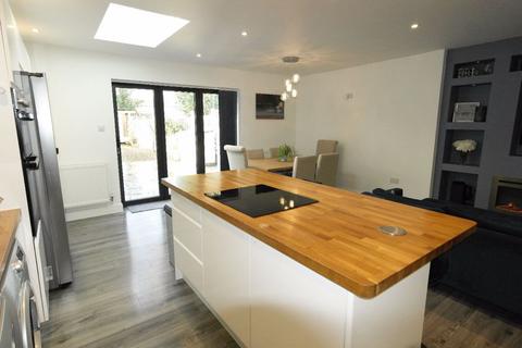 4 bedroom chalet for sale, Swan Lane, Wickford, Essex