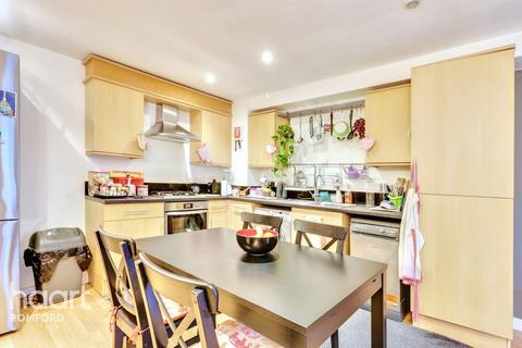 2 bedroom apartment for sale, Eldon Court, Romford, RM1 3GN