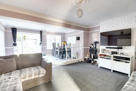 4 bedroom end of terrace house for sale, Rosedale Road, Romford, RM1 4QS