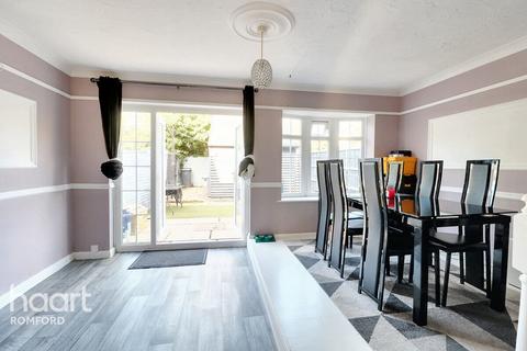 4 bedroom end of terrace house for sale, Rosedale Road, Romford, RM1 4QS