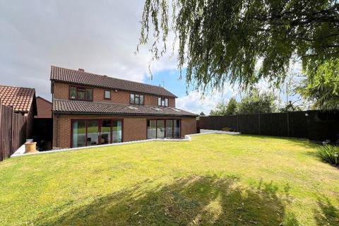 4 bedroom detached house for sale, Harbury Dell, Barton Hills, Luton, Bedfordshire, LU3 3XH