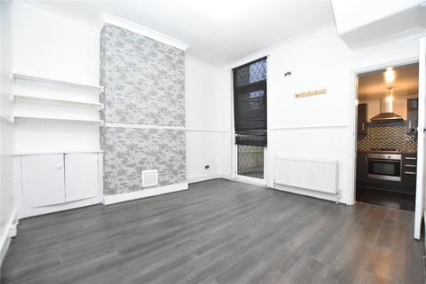 3 bedroom terraced house to rent, Dundee Road, London, SE25