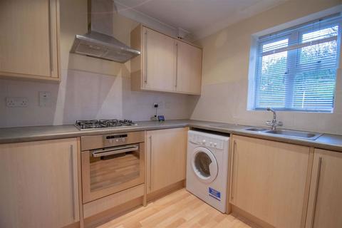 2 bedroom apartment to rent, Gardeners Close, Bedford MK45