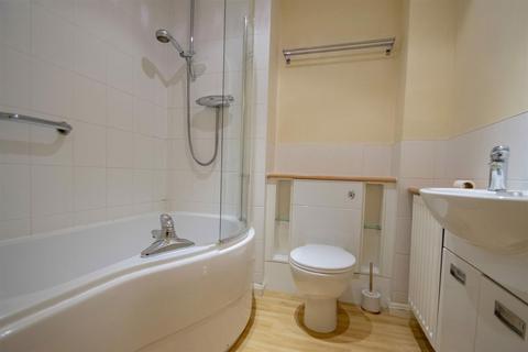 2 bedroom apartment to rent, Gardeners Close, Bedford MK45