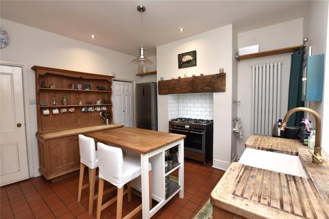 10 Ashgrove, Greengates, Bradford, BD10 0BP
