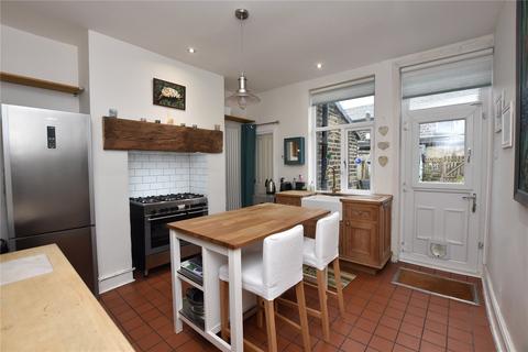 10 Ashgrove, Greengates, Bradford, BD10 0BP