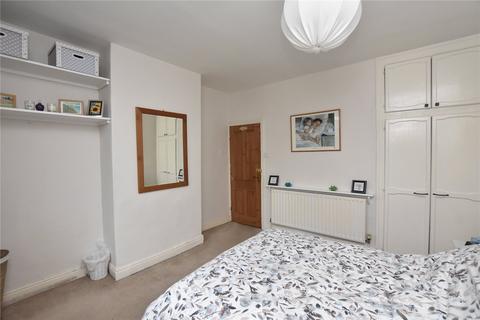 10 Ashgrove, Greengates, Bradford, BD10 0BP