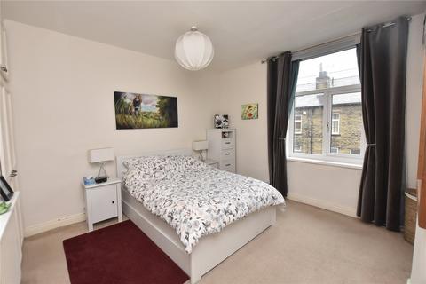 10 Ashgrove, Greengates, Bradford, BD10 0BP