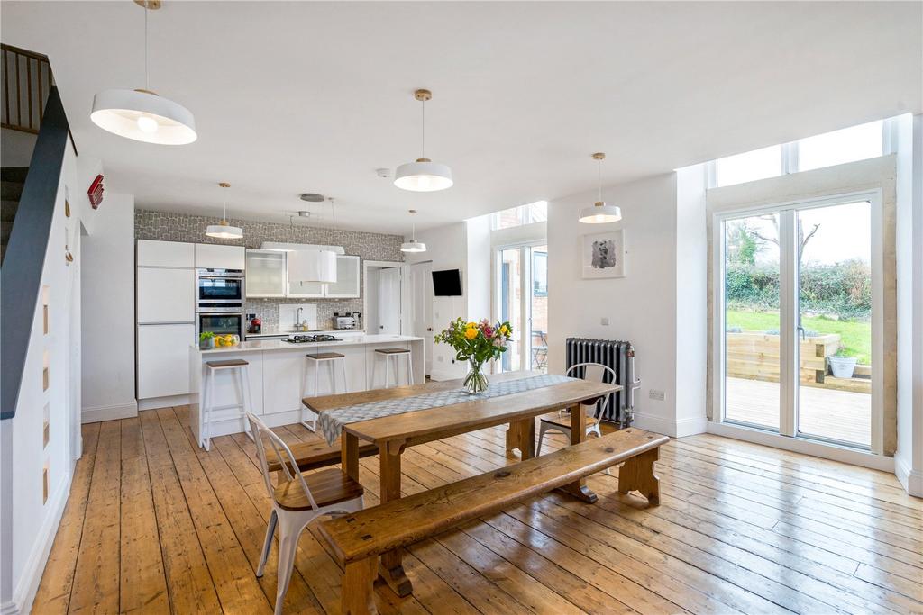 Kitchen/Dining Area