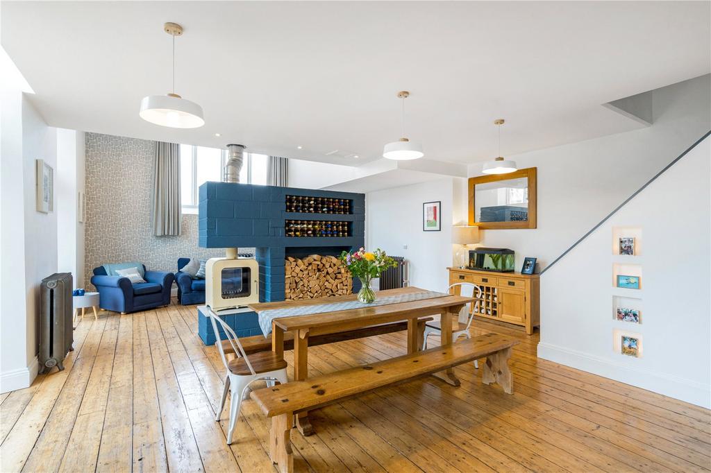 Kitchen/Dining Area