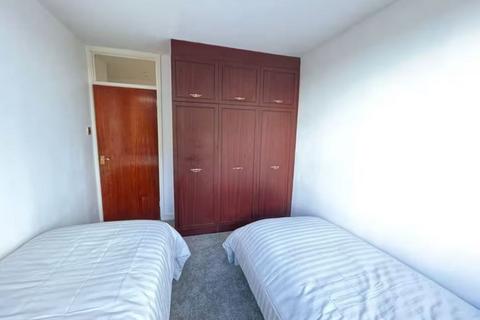 2 bedroom flat to rent, Sentinel House, Brent Street