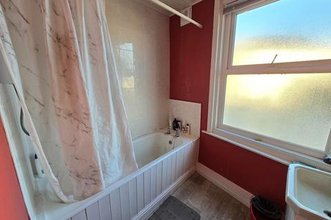 1 bedroom in a house share to rent, Room 4, 21 New Queen Street, Scarborough