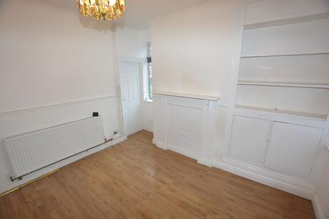 2 bedroom semi-detached house to rent, Central Avenue